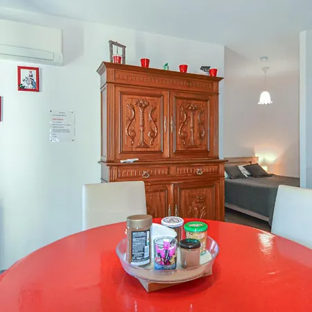 1 Bedroom Beautiful In 別荘